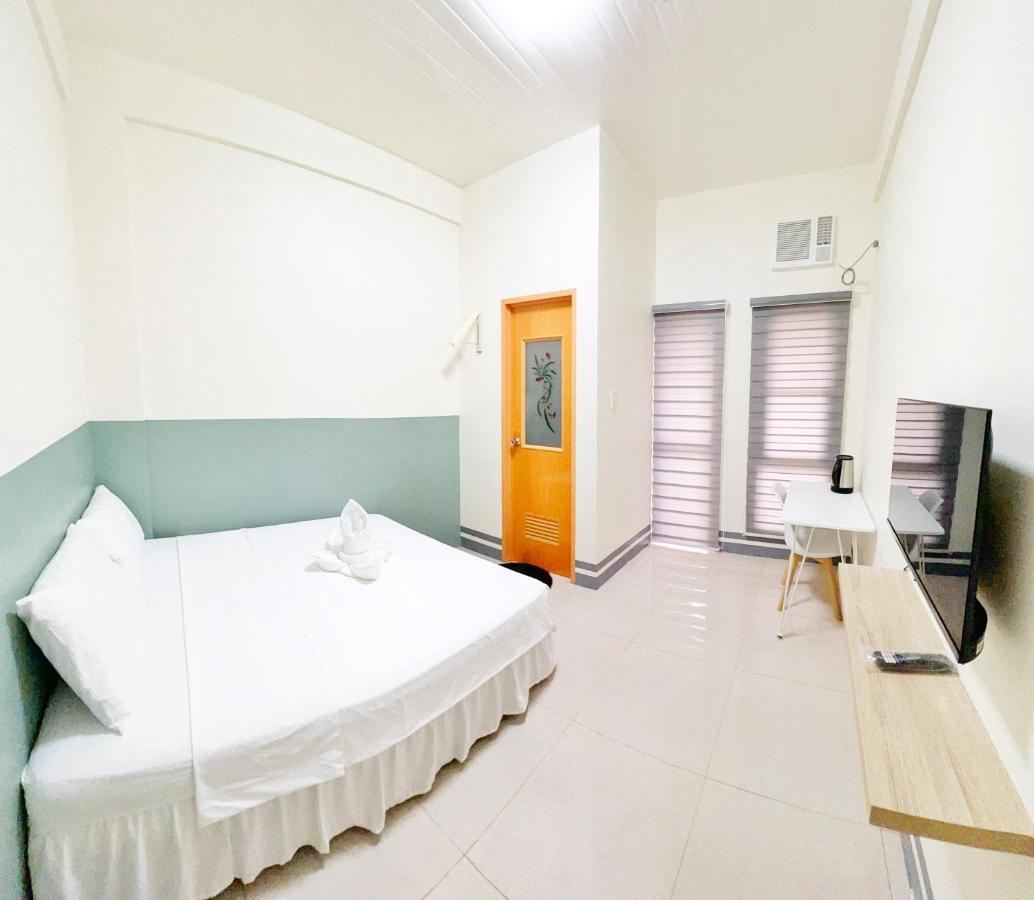 Verra Inn Tagaytay City Exterior photo